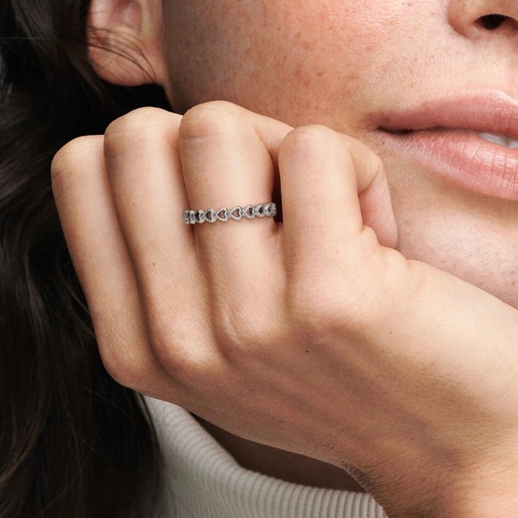 💛 Pandora Band of Hearts Ring - Picture 3 of 4